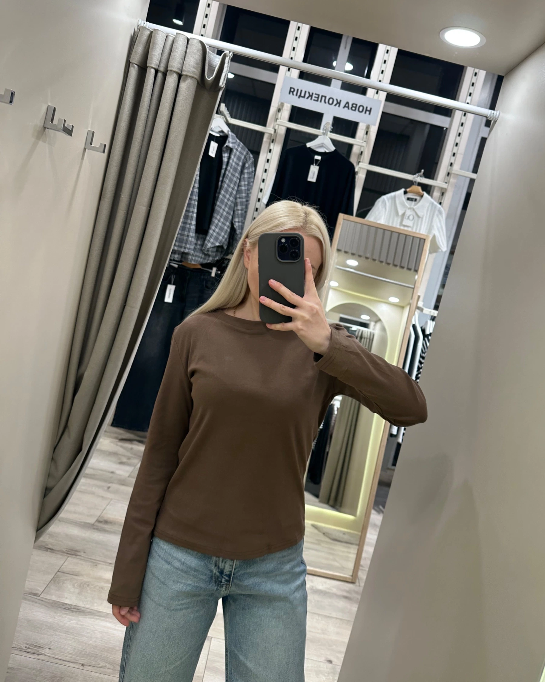 Коричневий силуетний лонгслів