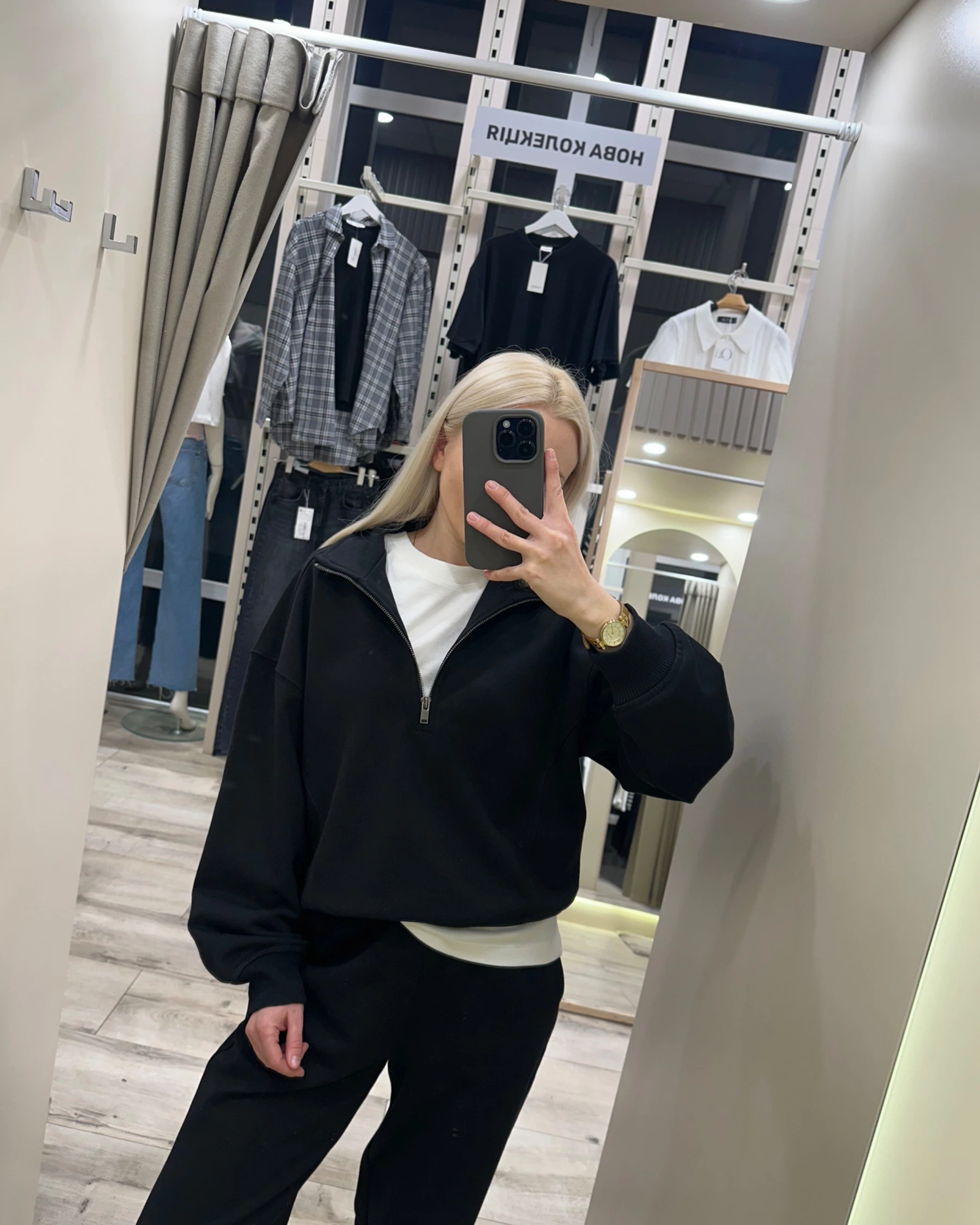 Костюм в чорному кольорі з зіпсвітшотом та прямими штанами - зображення 2