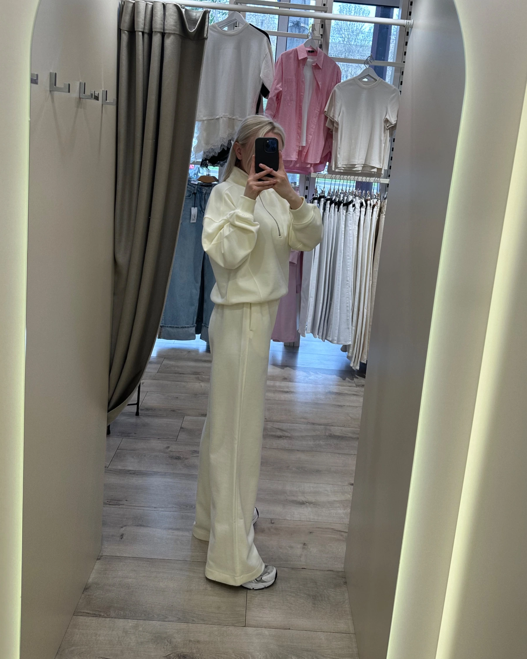 Костюм з зіп світшота та прямих штанів у ніжному ванільному кольорі - зображення 2