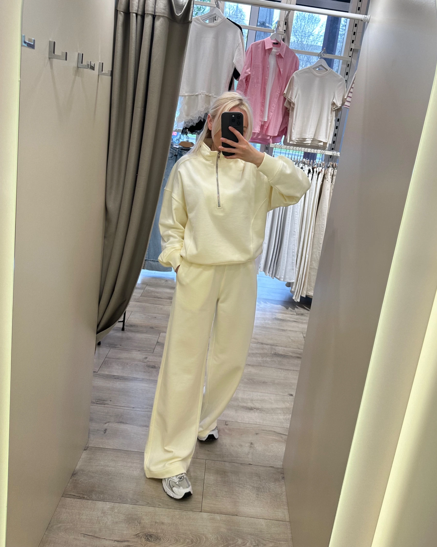 Костюм з зіп світшота та прямих штанів у ніжному ванільному кольорі - зображення 5