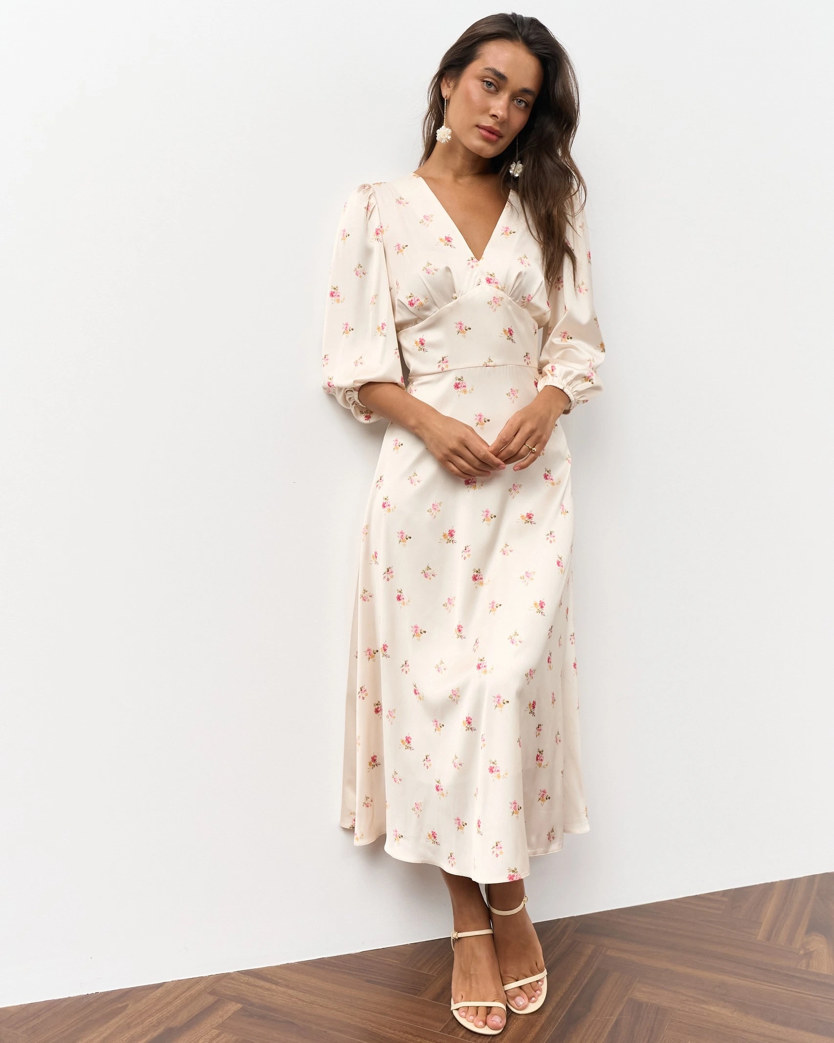 Сукня в ванільному кольорі з ніжними квітами - зображення 3