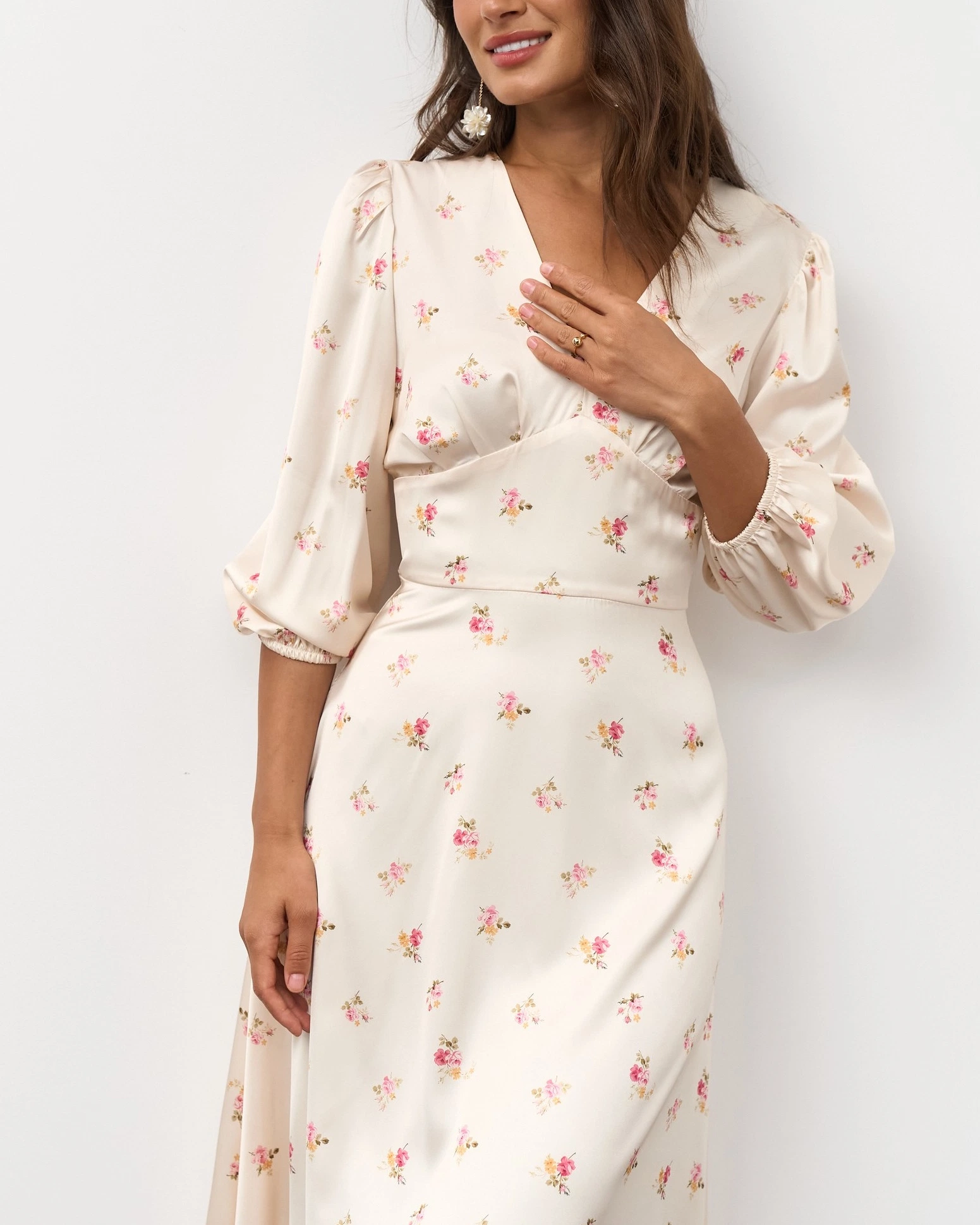 Сукня в ванільному кольорі з ніжними квітами - зображення 2