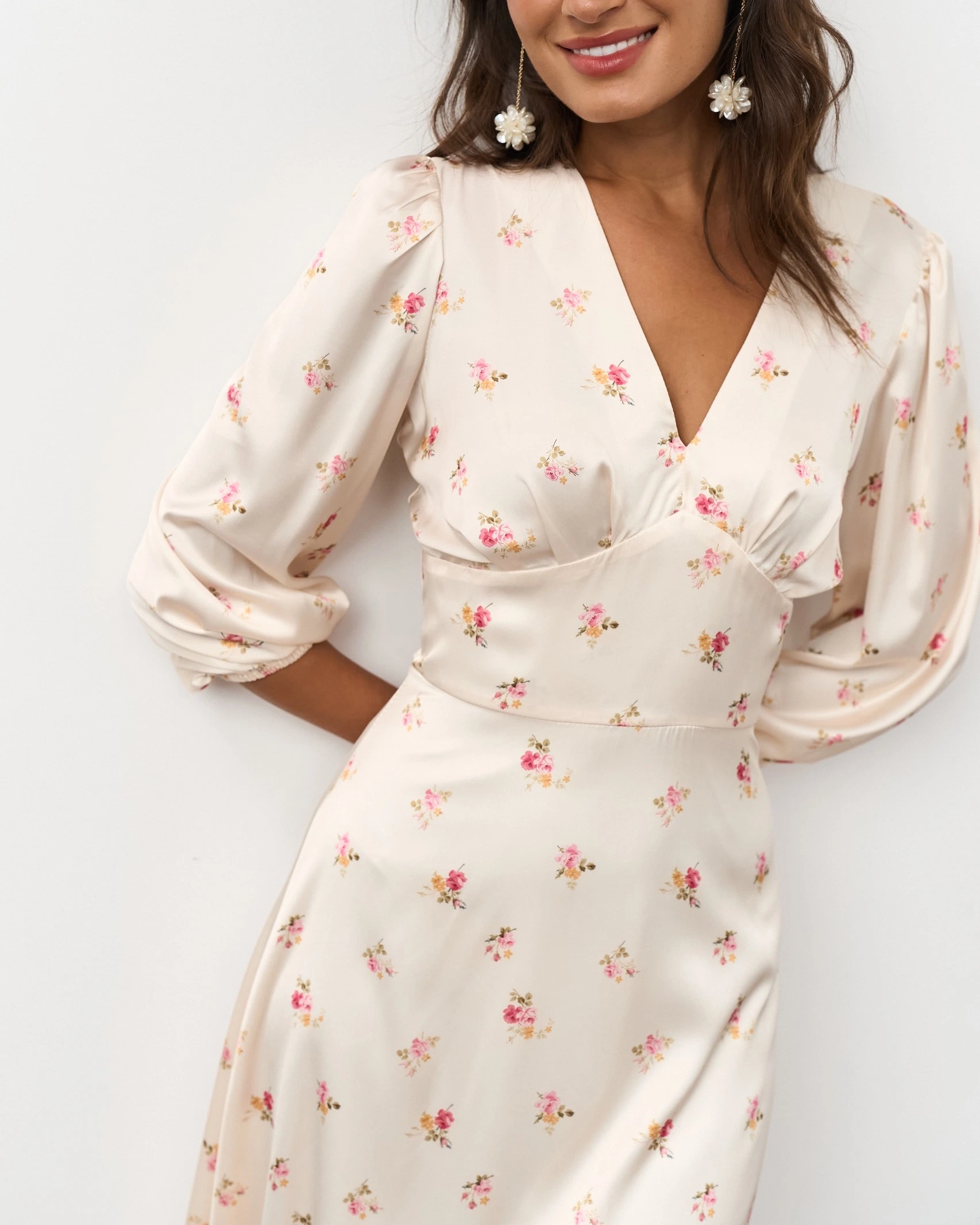 Сукня в ванільному кольорі з ніжними квітами - зображення 4