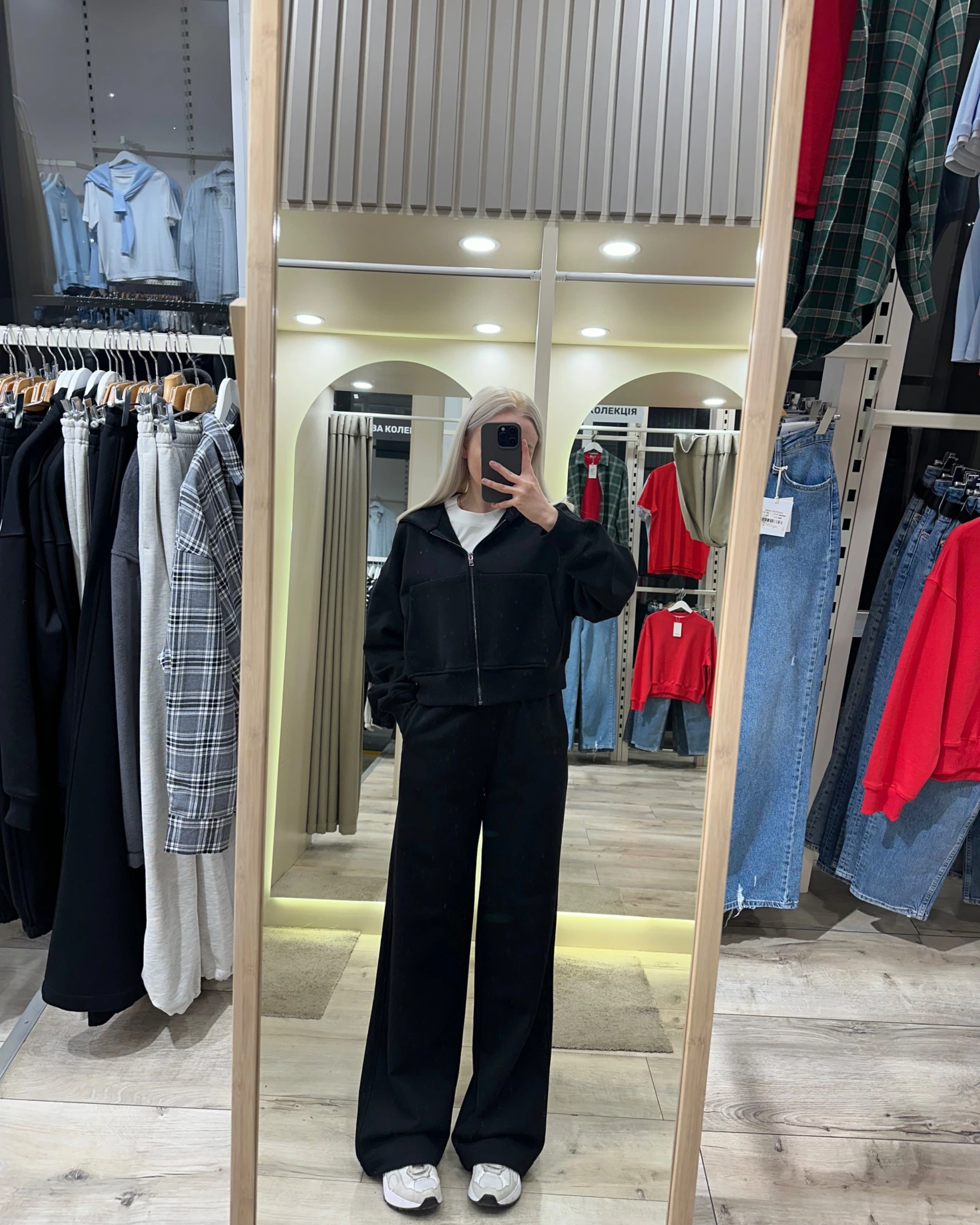 Чорне вкорочене худі - зображення 2