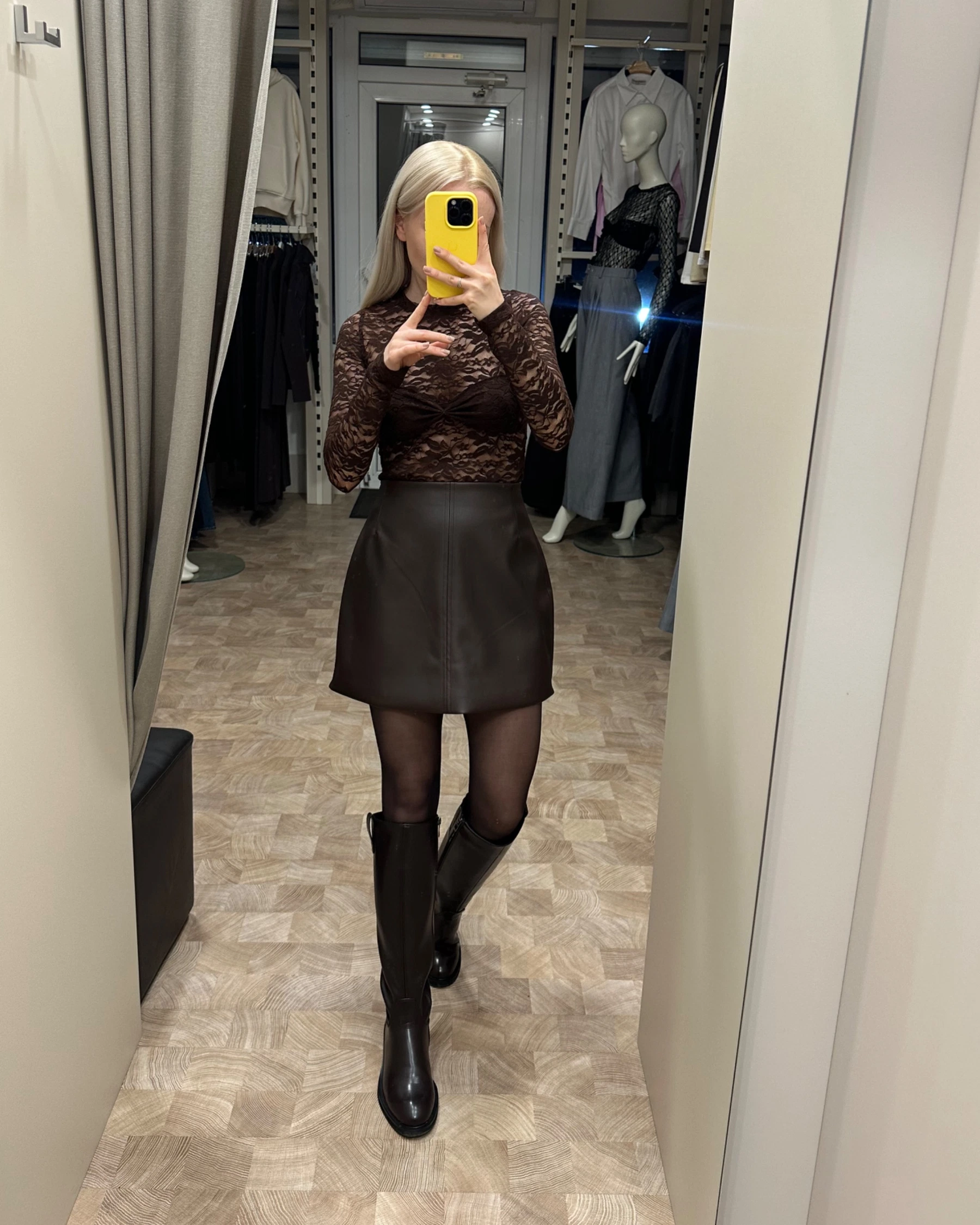 Шоколадна спідниця з еко-шкіри