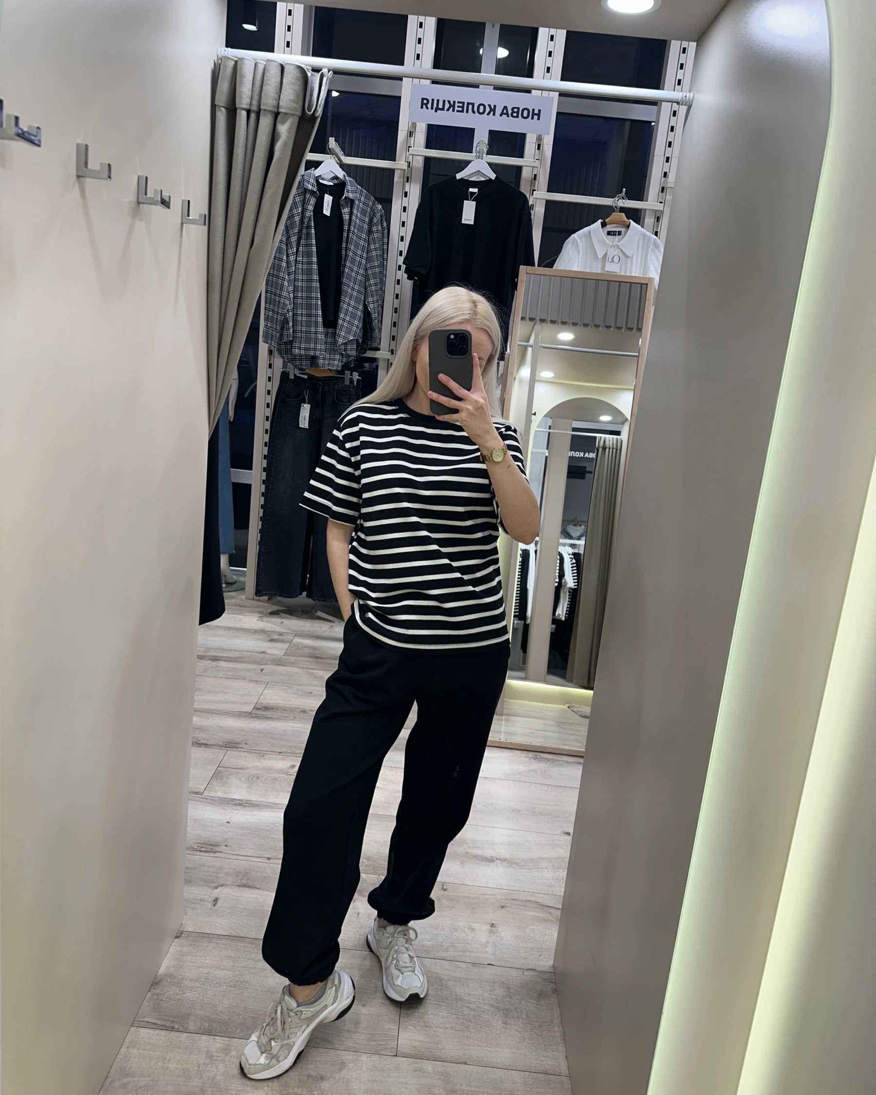 Футболка зі щільної тканини в чорно-молочну смужку - зображення 2