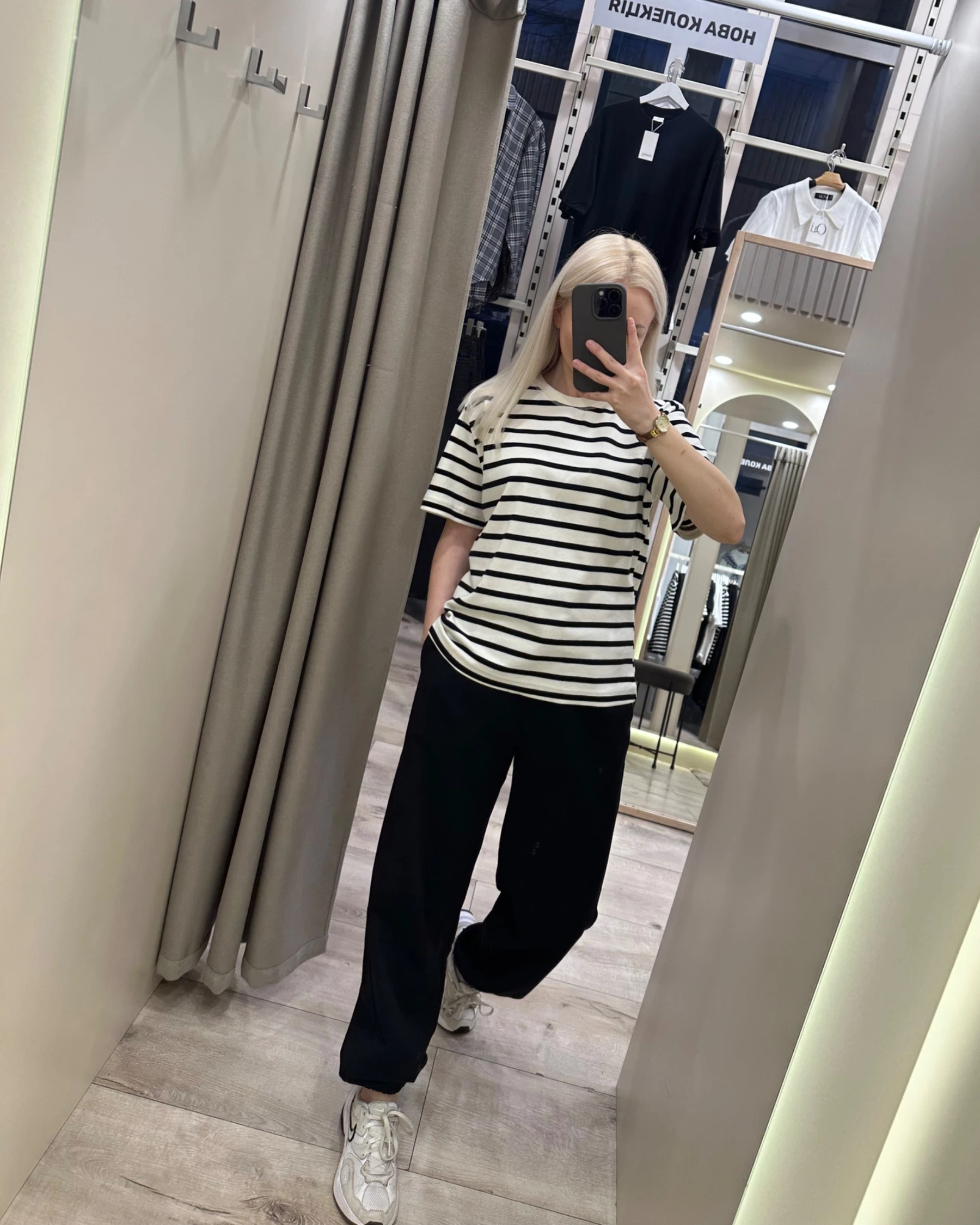 Щільна футболка в ванільно-чорну смужку - зображення 2