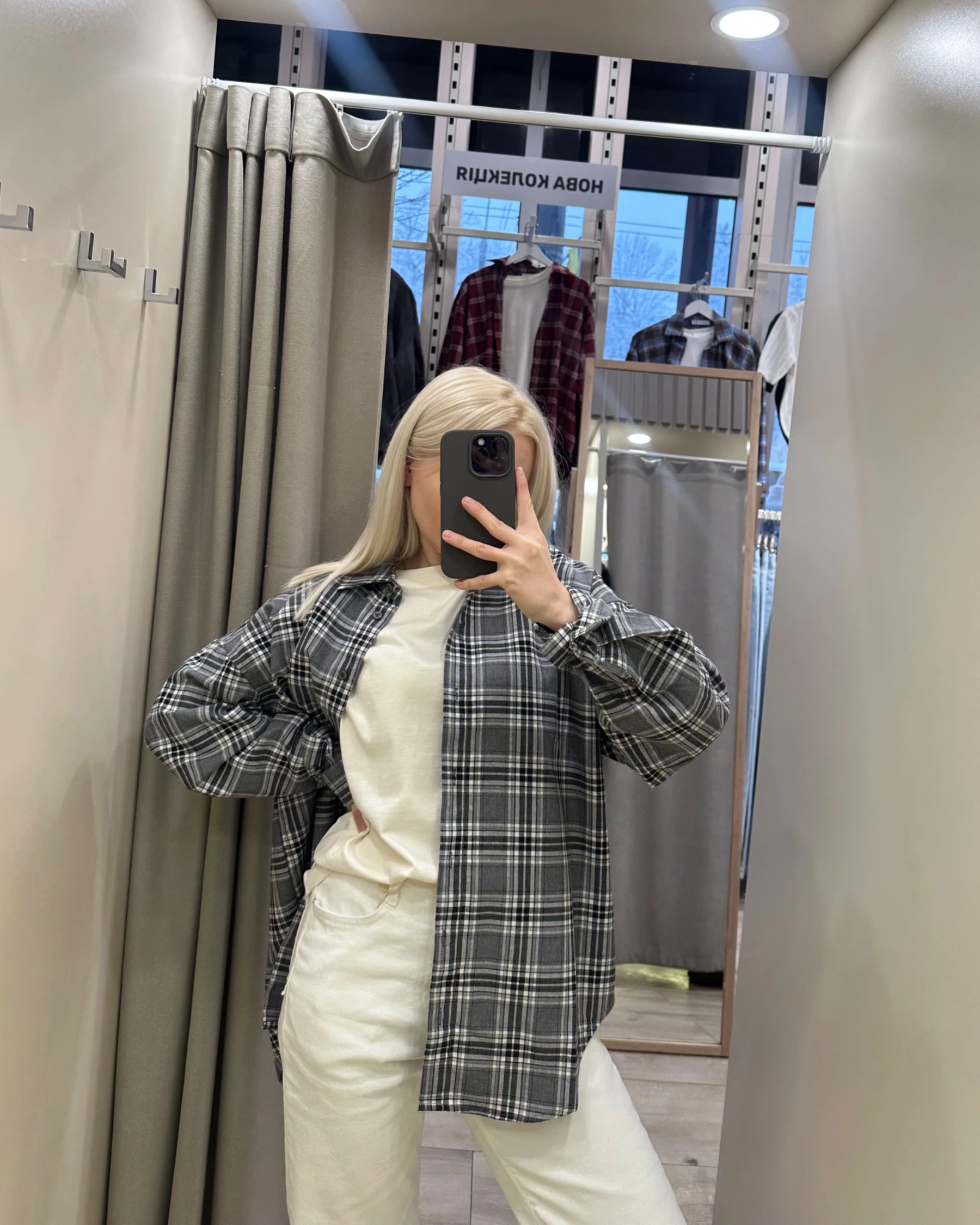 Сіра сорочка в клітинку - зображення 4