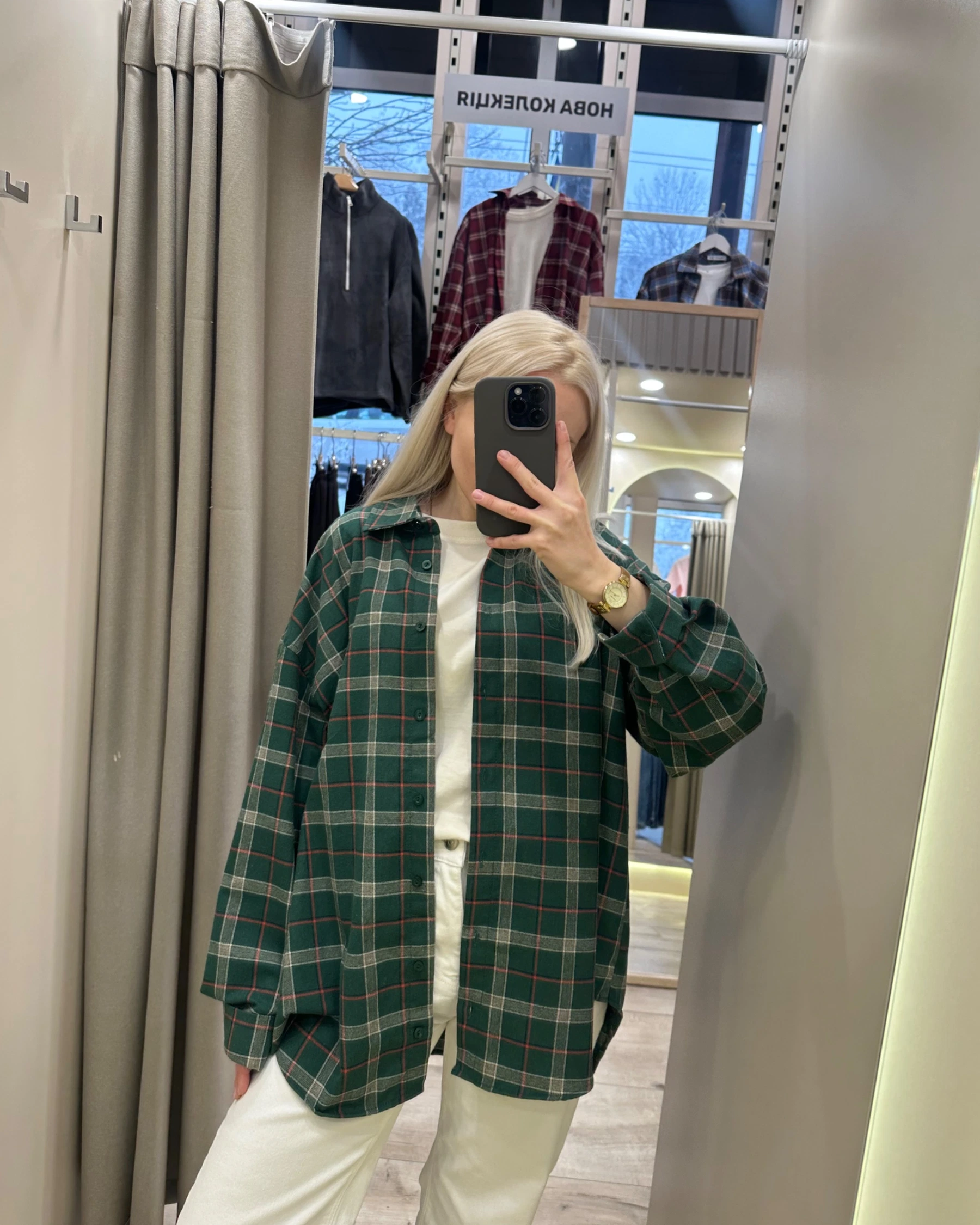 Зелена сорочка в клітинку