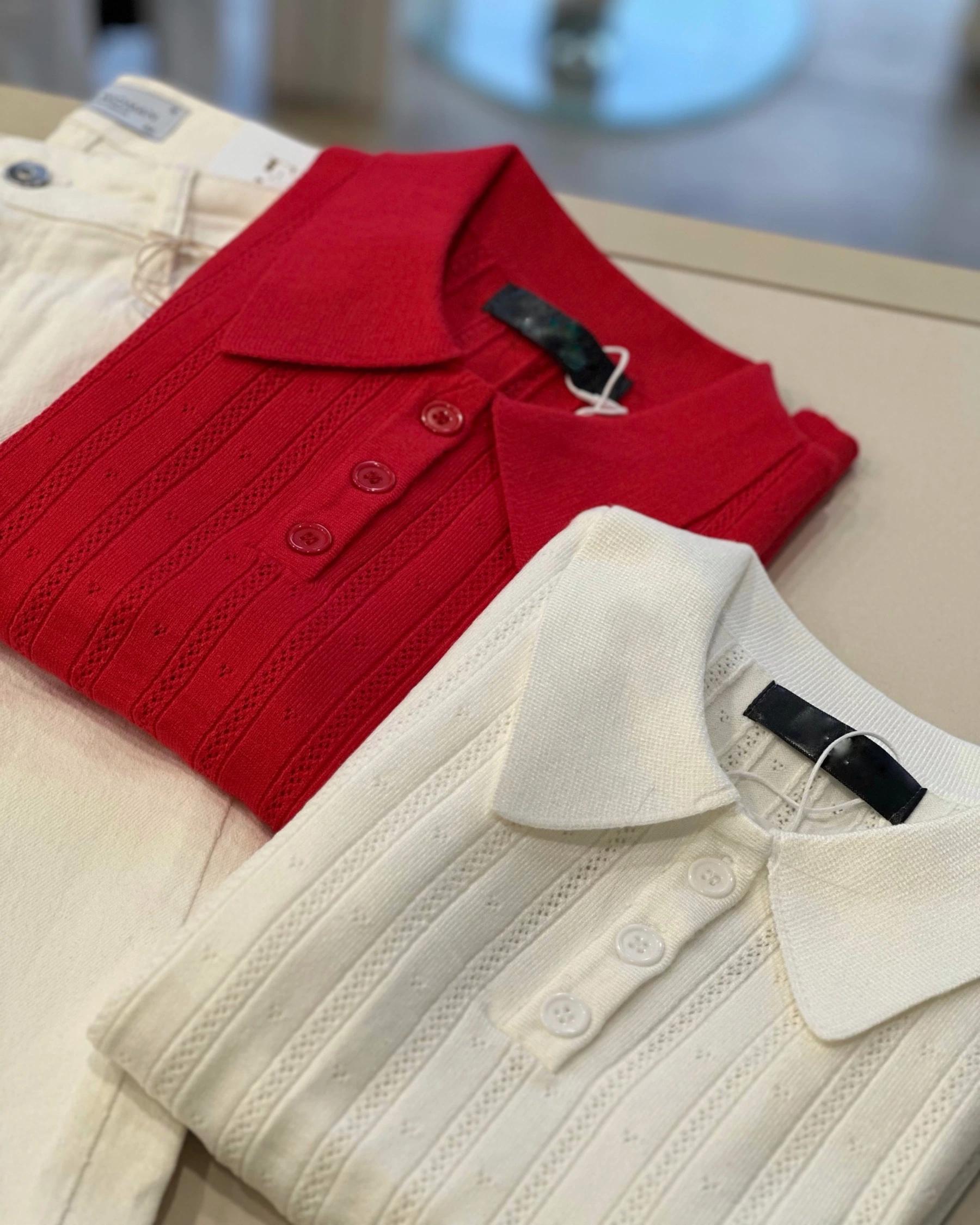 Молочне поло з перфорацією - зображення 4