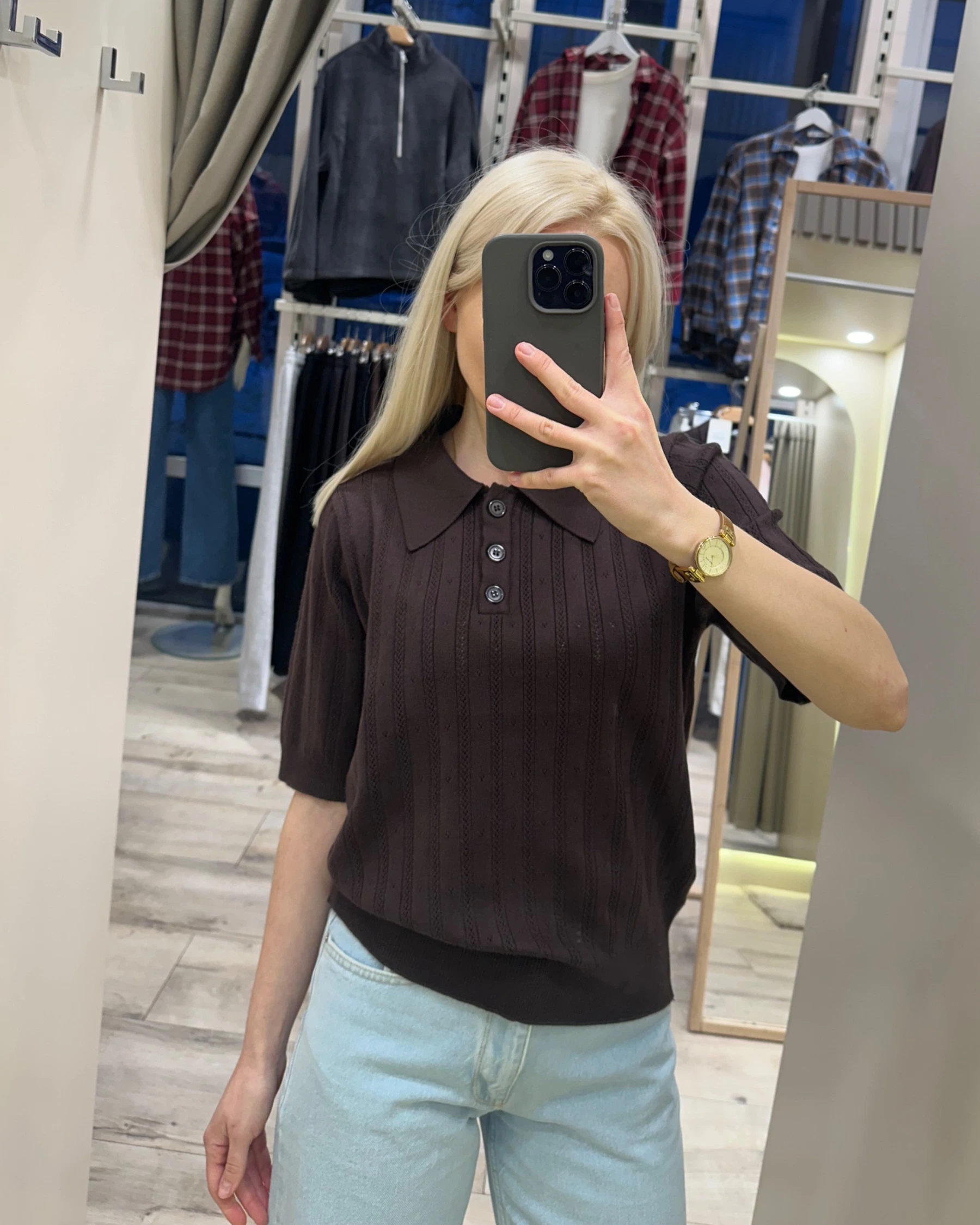 Бавовняне поло з перфораціїєю в шоколадному кольорі