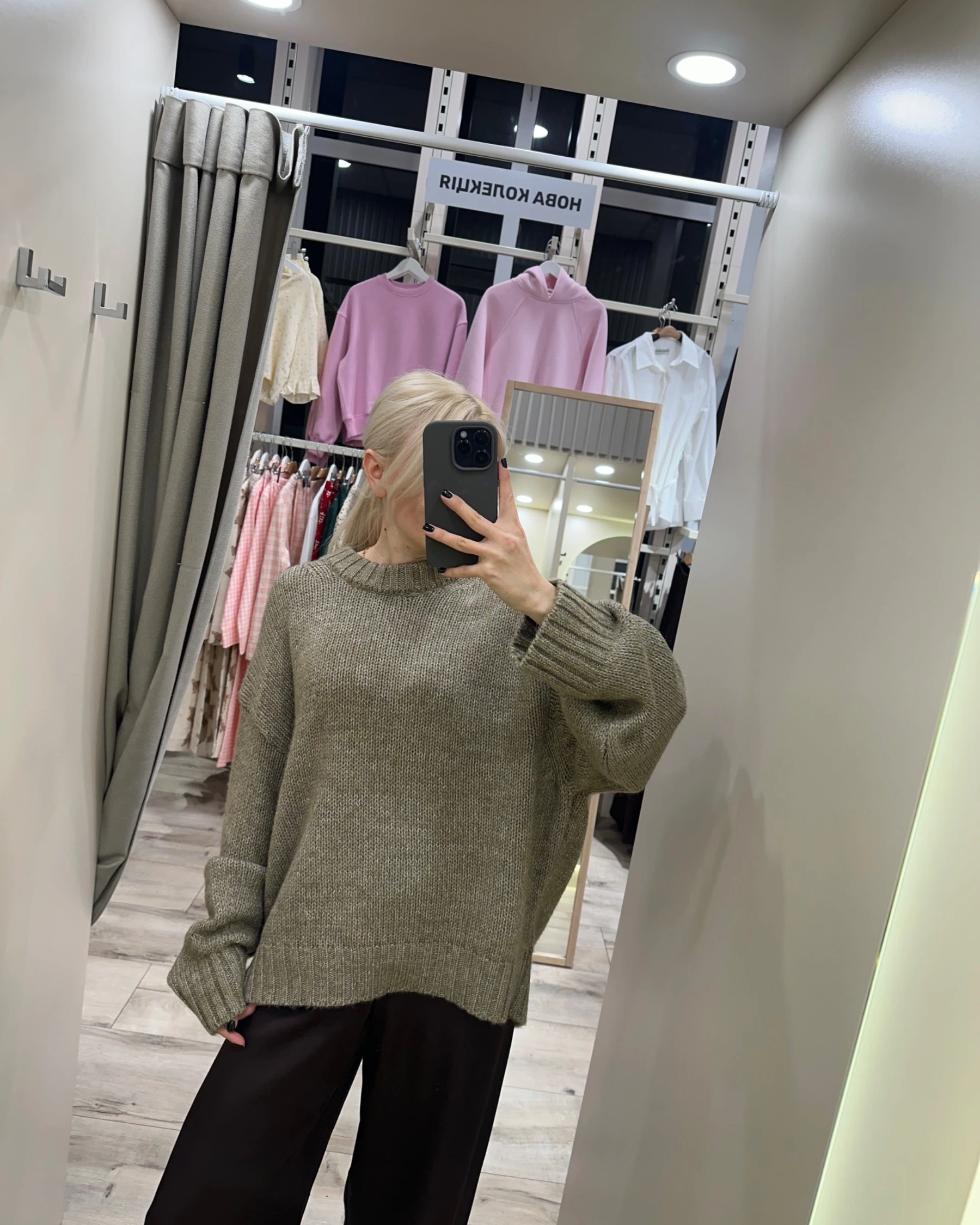 Светр вівсяного кольору з бавовни