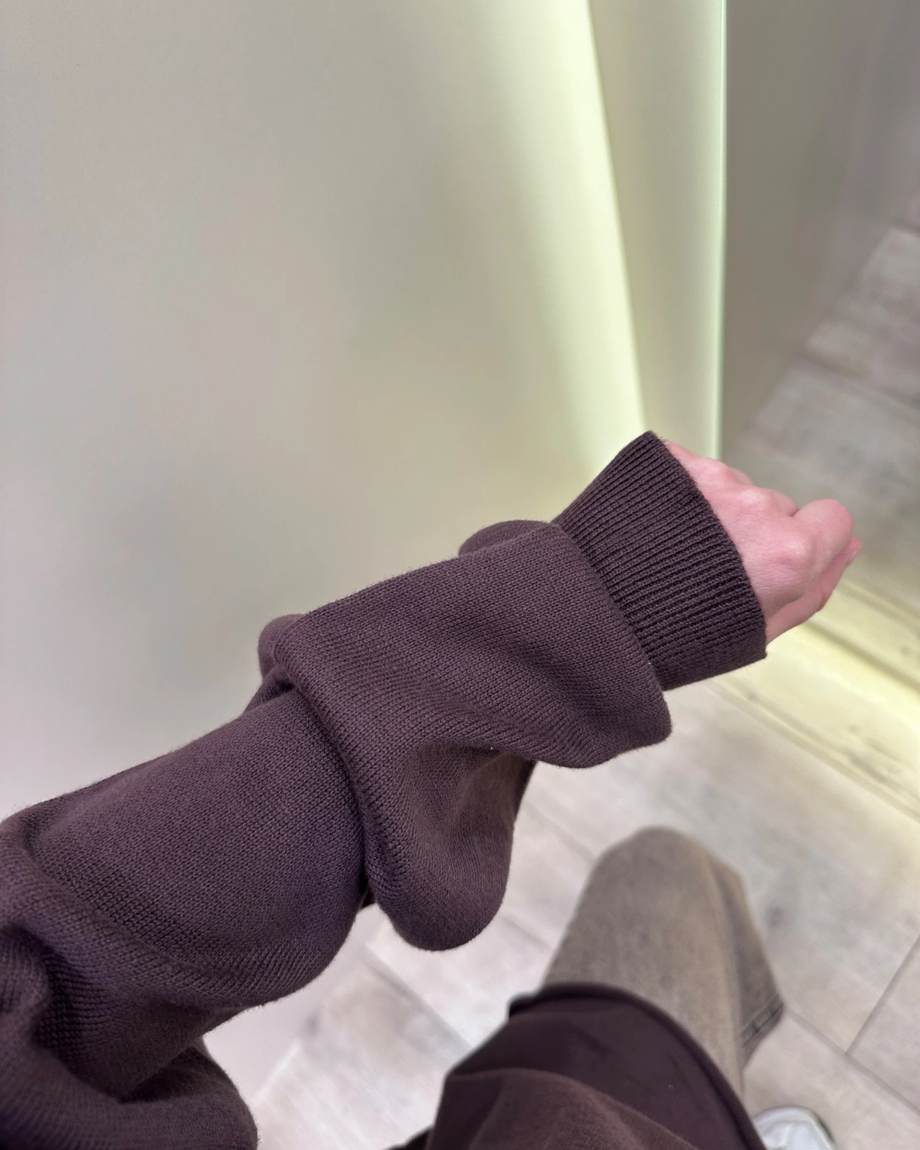 Обʼємна кофтинка з тонкого трикотажу - зображення 4