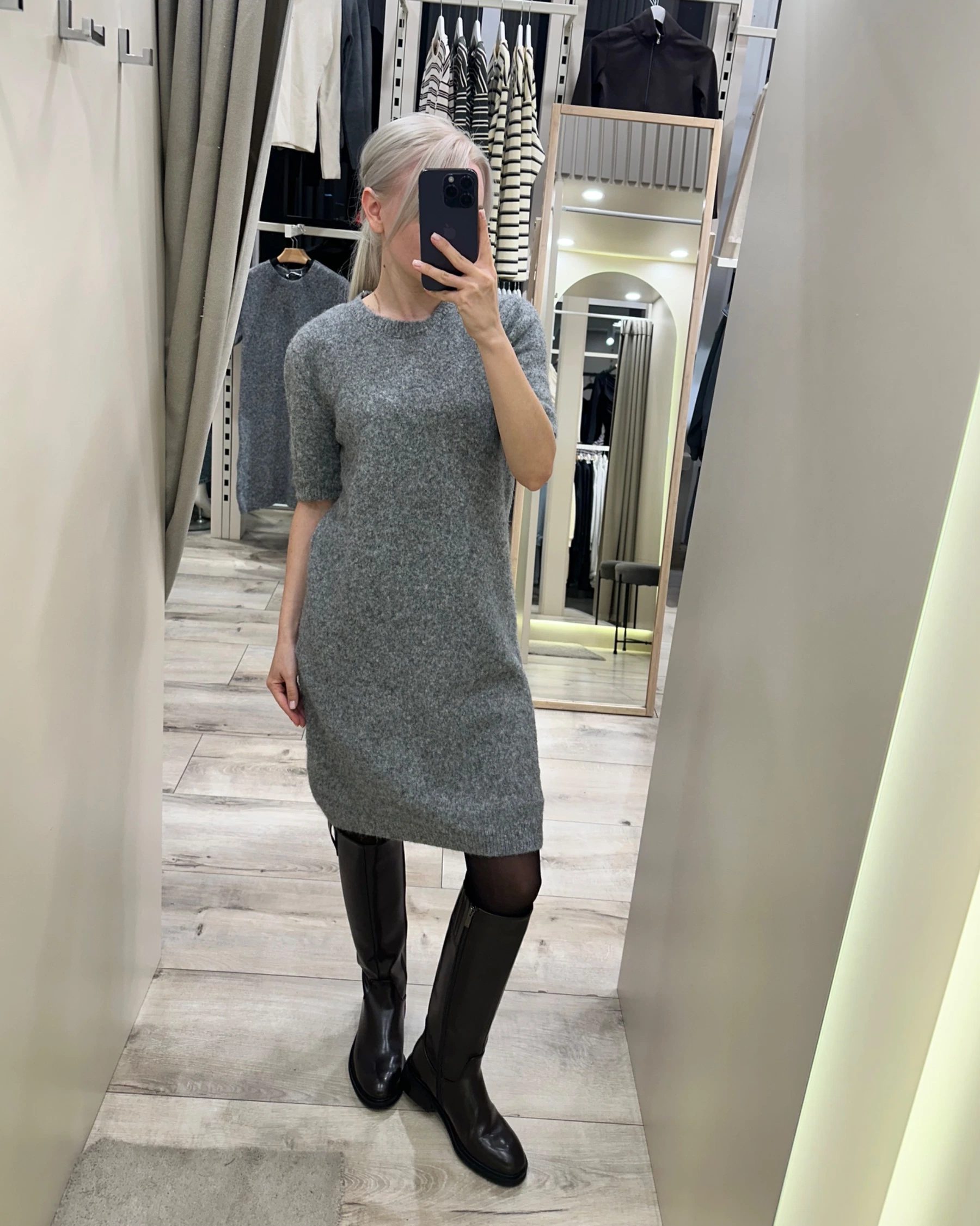 Тепла сукня на короткий рукав - зображення 1