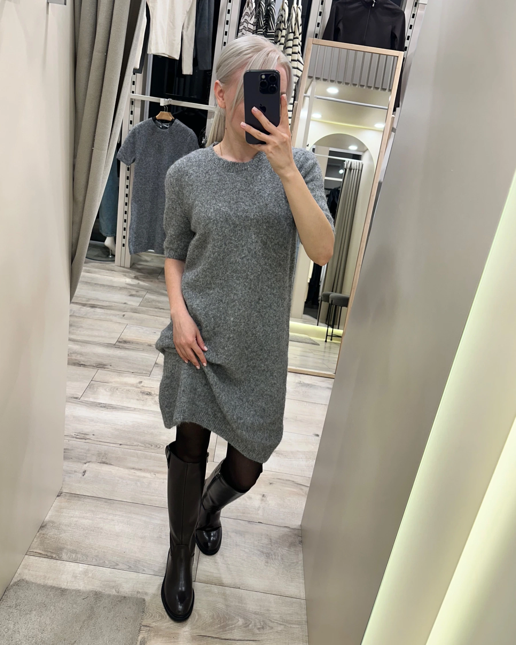 Тепла сукня на короткий рукав - зображення 3