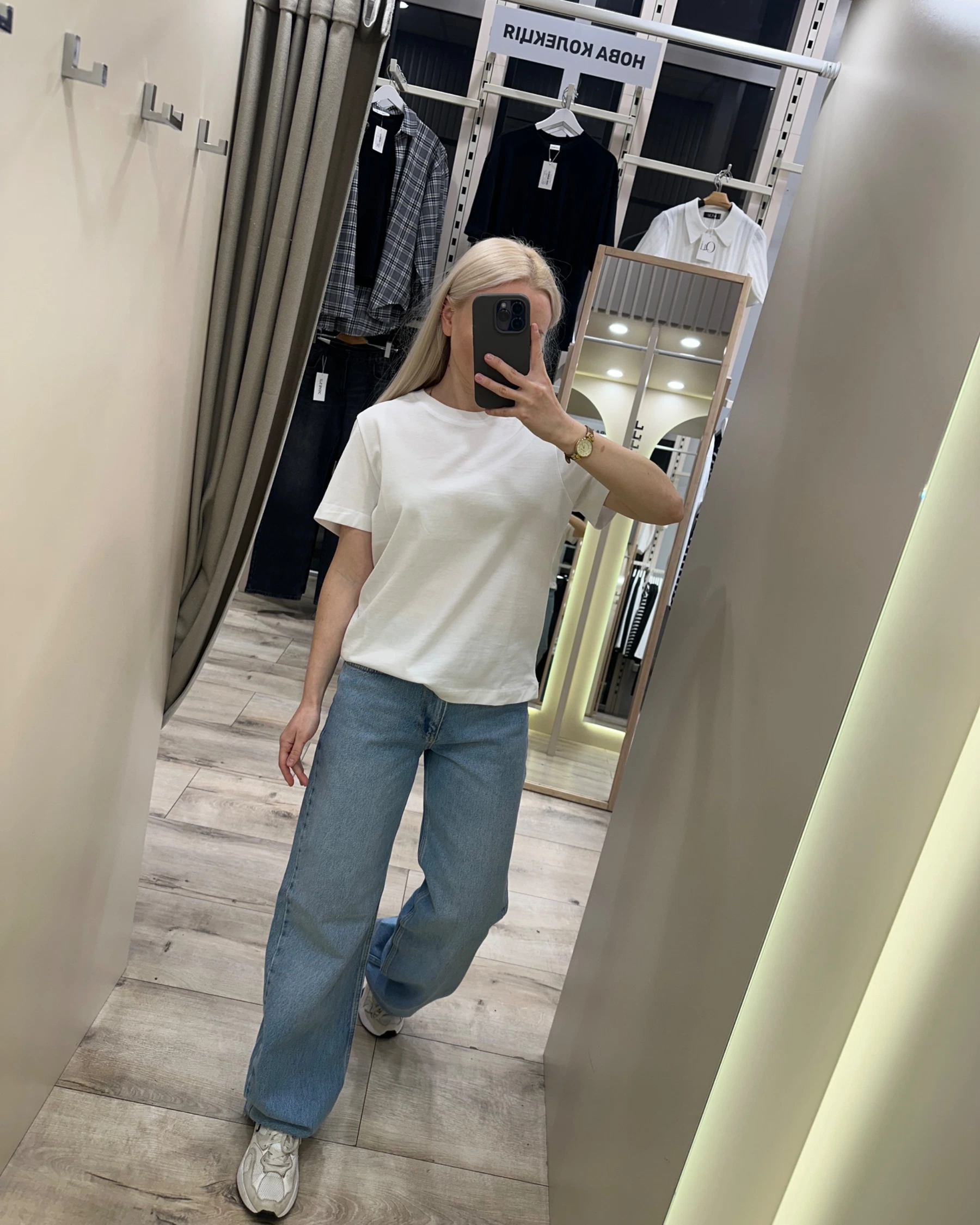 Класична біла футболка з тонкої бавовни - зображення 4